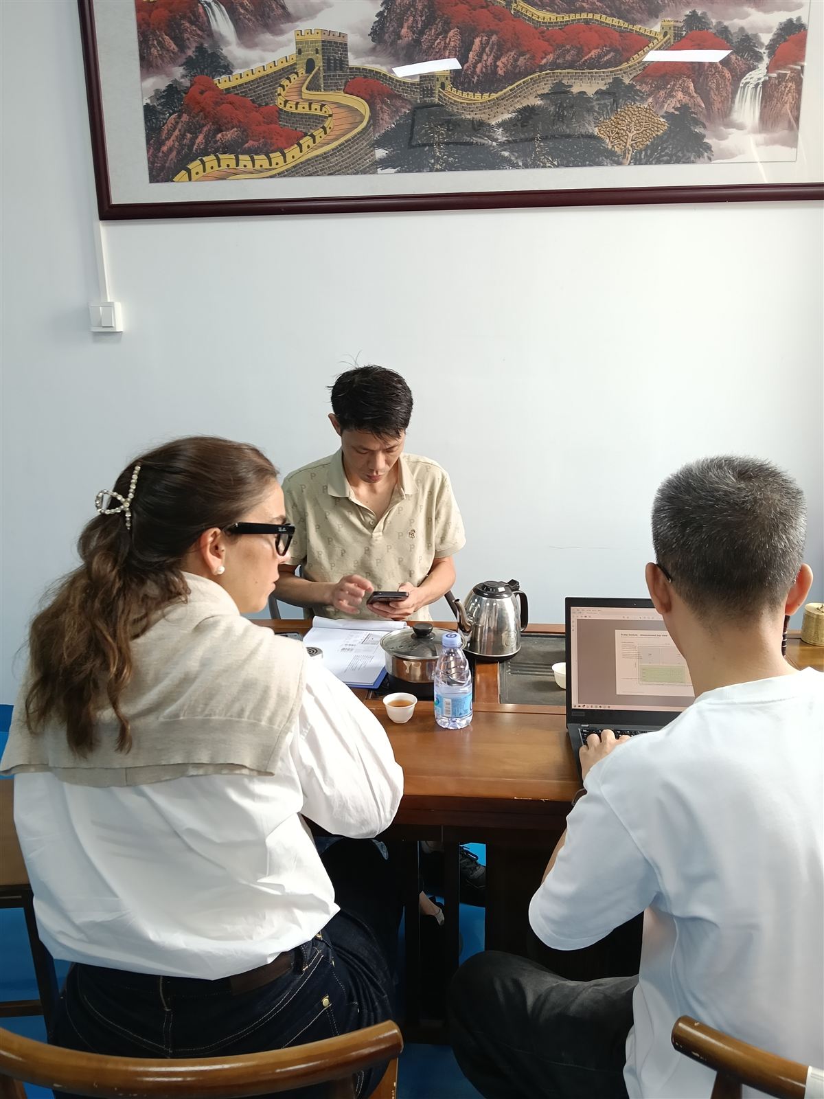 Customer and manufacturing team in a project communication meeting